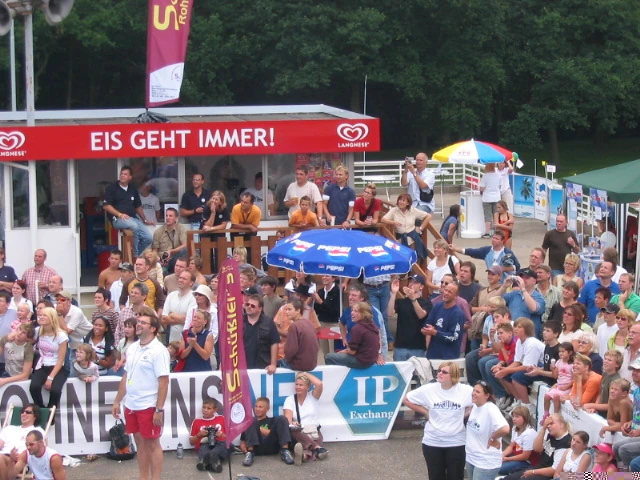 Das Bad wird zur Bühne · Arschbombe, Oer-Erkenschwick, 2005.