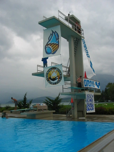 Der Turm unter dunklen Wolken · Arschbombe, Thun / Schweiz, 2005.