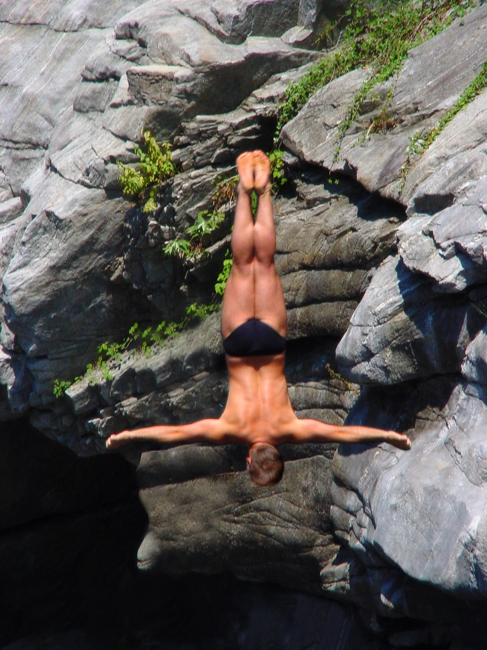 Oliver Hillebrecht bei einem High-Diving-Sprung
