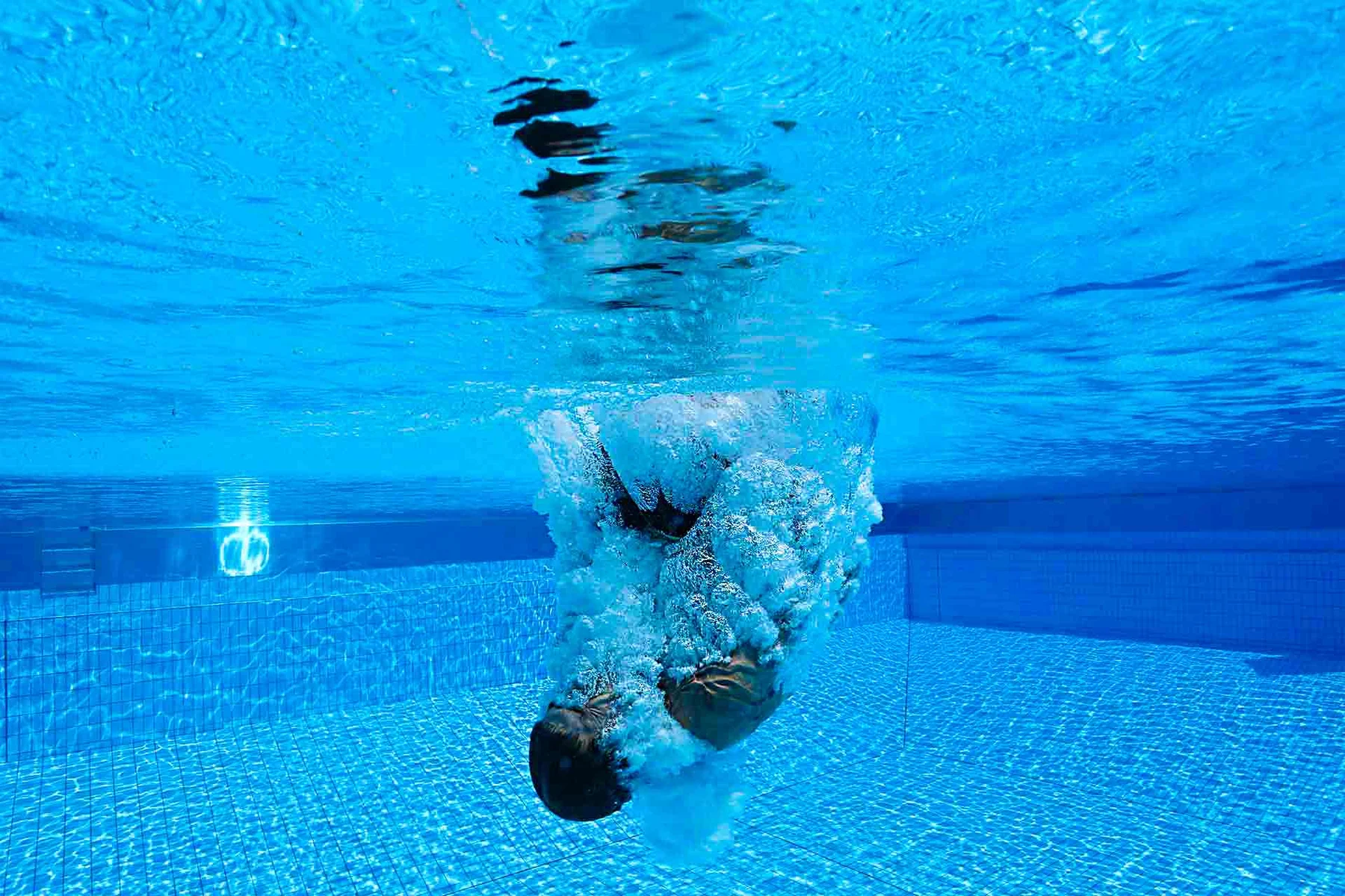 Eintauchen unter Wasser. Originalarchiv.