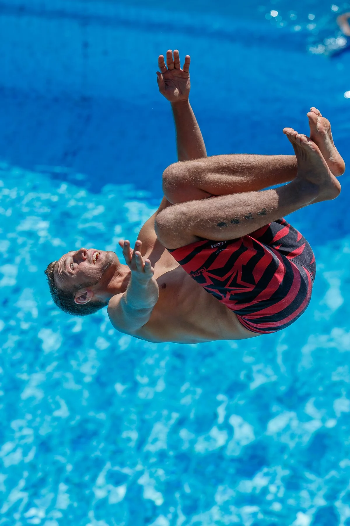 Sir Omme diving. Original archive.