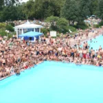 Ein Freibad voll Sommer. Archivaufnahme, 2006.