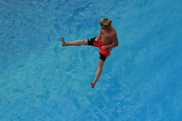 Offene Arme, freier Fall. Archivaufnahme, 2006.