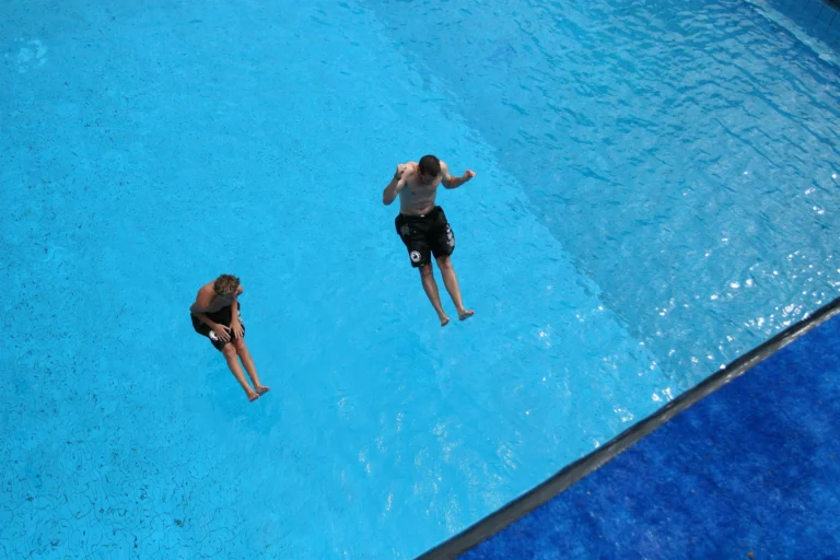 Zwei Wege ins gleiche Wasser. Archivaufnahme, 2007.