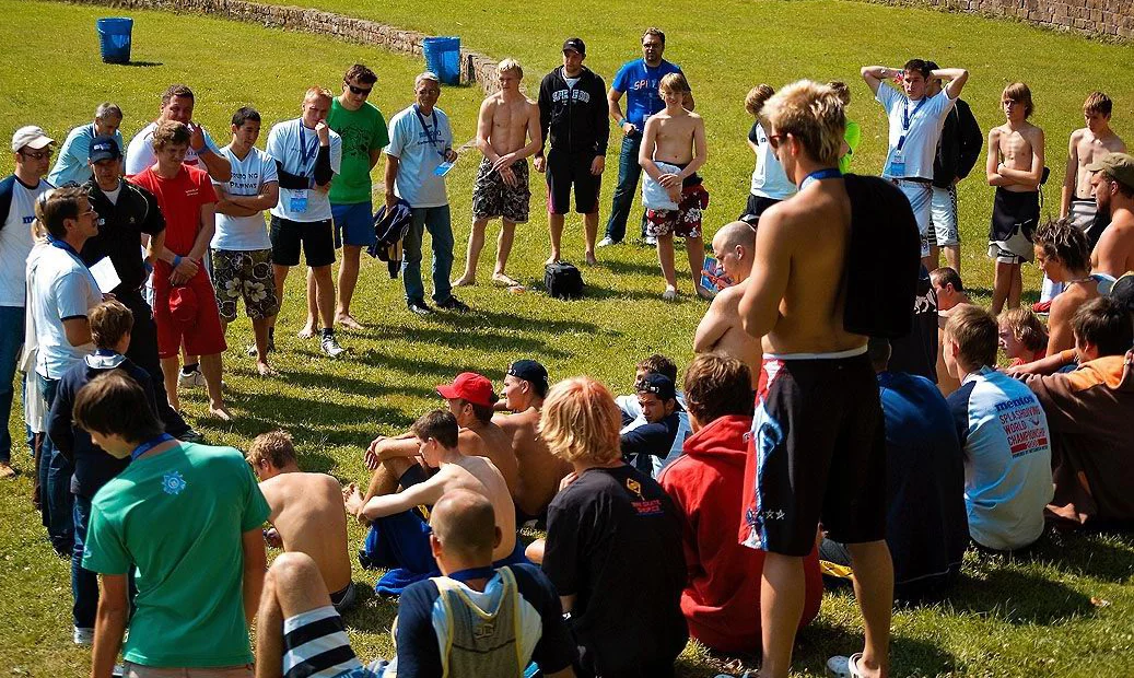 Eine Runde im Gras. Archivaufnahme, 2008.