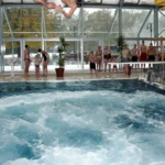„Omme“ im Flug, laut Dateiname. Fotomotiv im Welcome-Guide-Bestand 2009; Aufnahmeort und Aufnahmedatum sind offen. Kein Foto aus dem Schulsportunterricht.