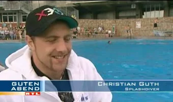 Filmstandbild: Christian Guth im Bremer Hallenbadbeitrag.