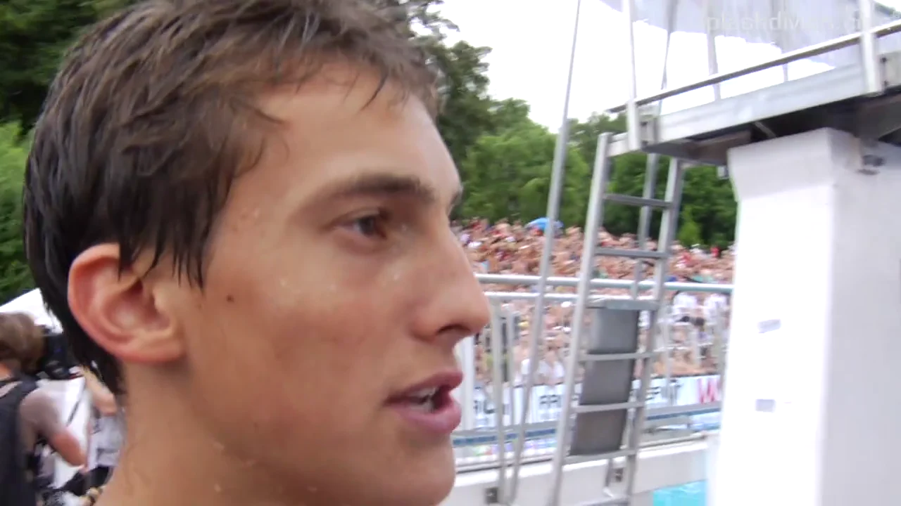 Filmstandbild: Felix Hirt im Gespräch bei der WM 2010.