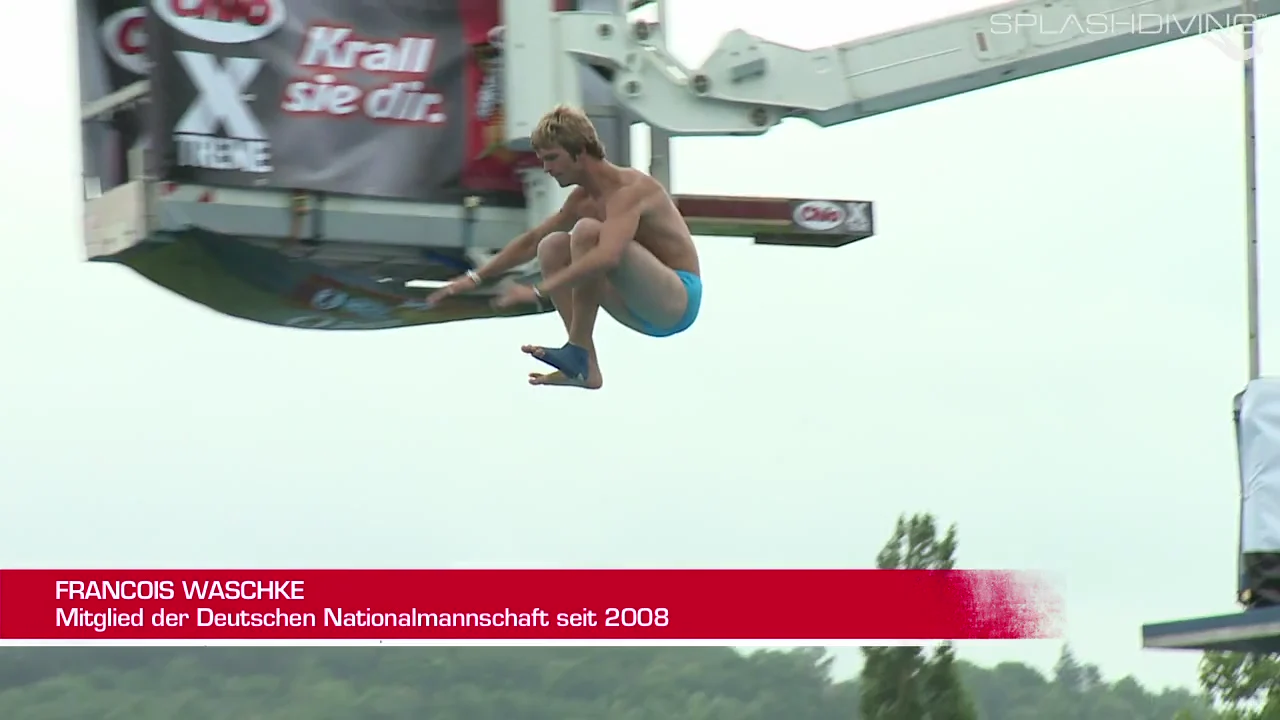 Francois Waschke im Sprung bei der WM 2010 im Dallenbergbad; die Originaleinblendung nennt seinen Namen.