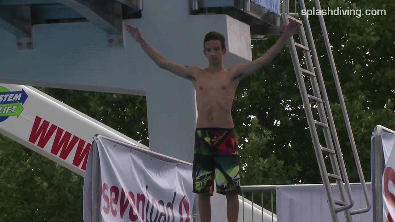 Roberto Fisch auf der Sprungplattform während des Juniorenfinales in Würzburg.