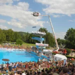 Volle Ränge, blaues Wasser und der Turm im weiten Blick. Aufnahmeserie vom WM-Wochenende im Juli 2010; im späteren Bildbestand 2014 wiedergefunden.
