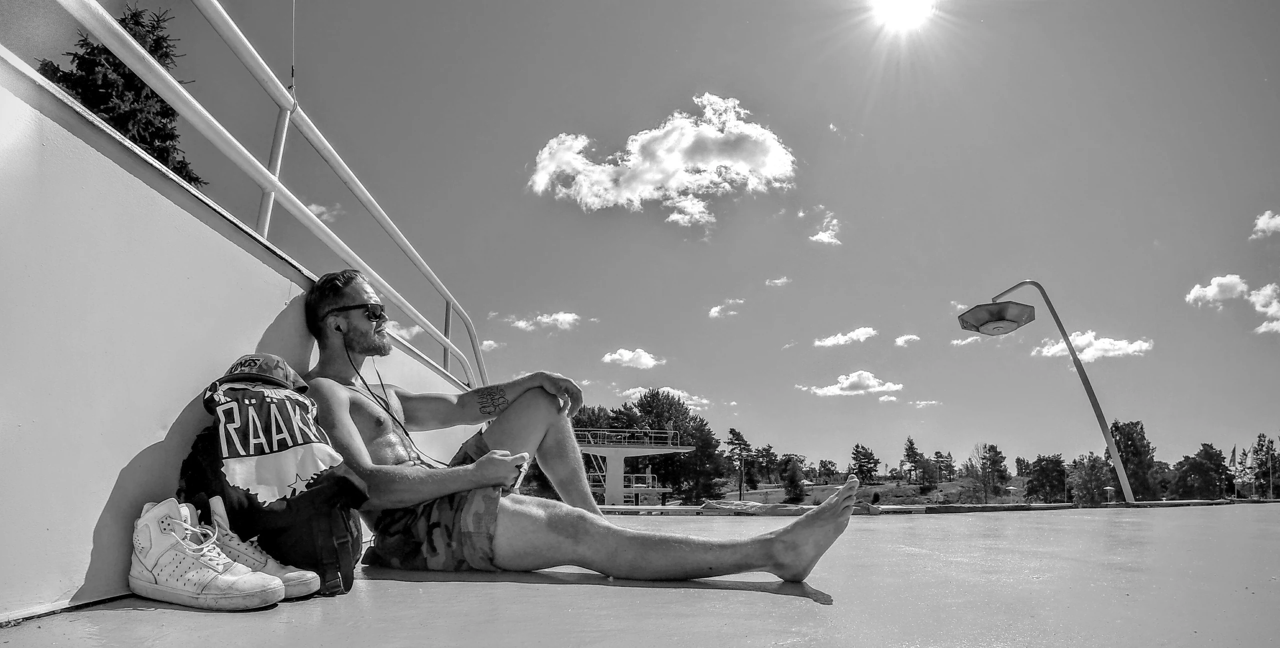Werner Gröhn: Sonne, Kopfhörer und eine Pause am Turm. Kameradatum 21. Juli 2015. Bereitgestellter Athletenbestand; Aufnahmeort und Wettkampfzuordnung sind nicht gesichert.