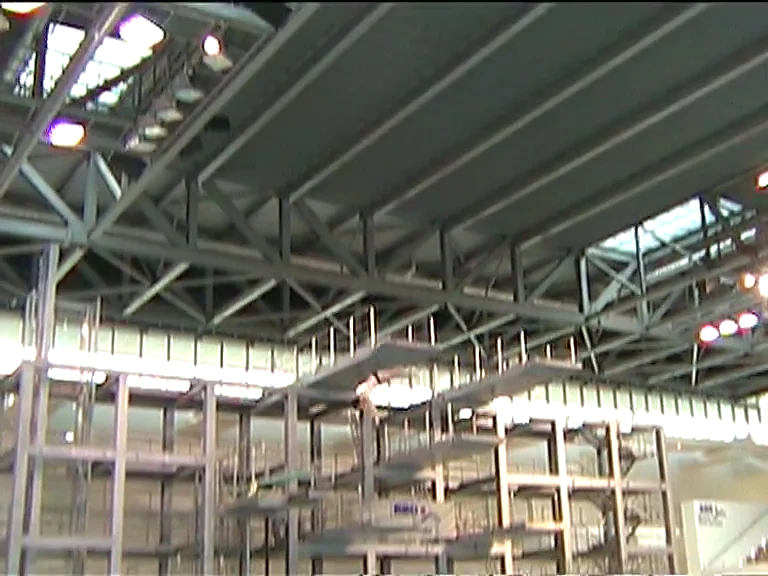 Oliver Hillebrecht beim Sprung in einer Berliner Schwimmhalle, aus dem frühen Trainingsarchiv.